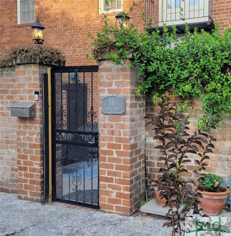 316 E Harris St, Savannah, GA 31401 - photo 1