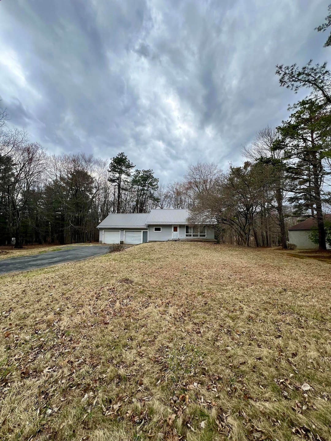 Welcome to 697 Wooddale Rd