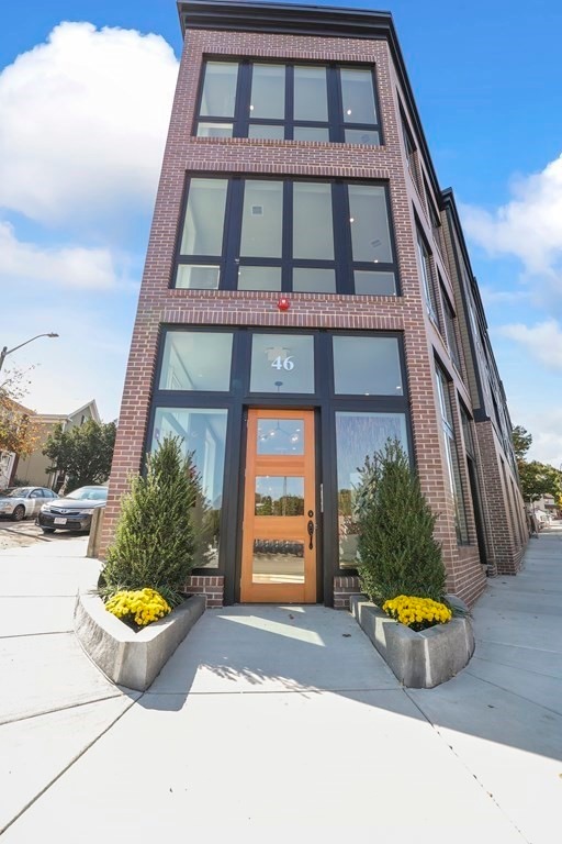 46 Belgrade Ave unit 2, Boston, MA 02131 - photo 1