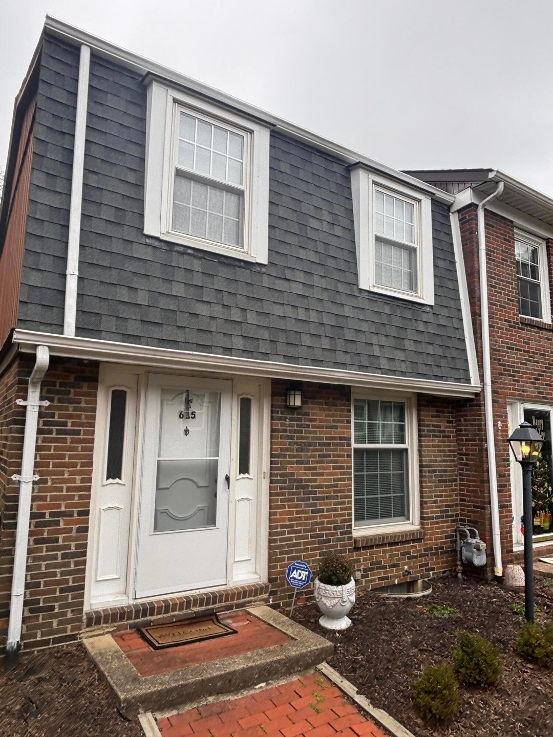 615 Simbury