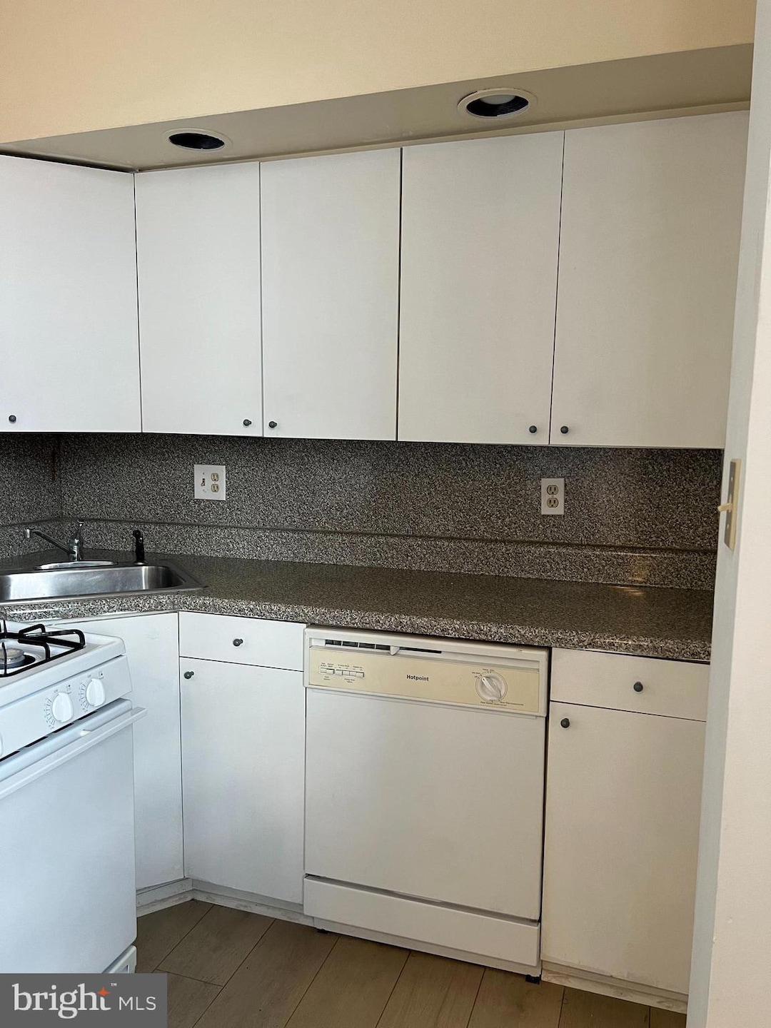 1315 W Porter St unit 2ND FLOOR, Philadelphia, PA 19148 - photo 1