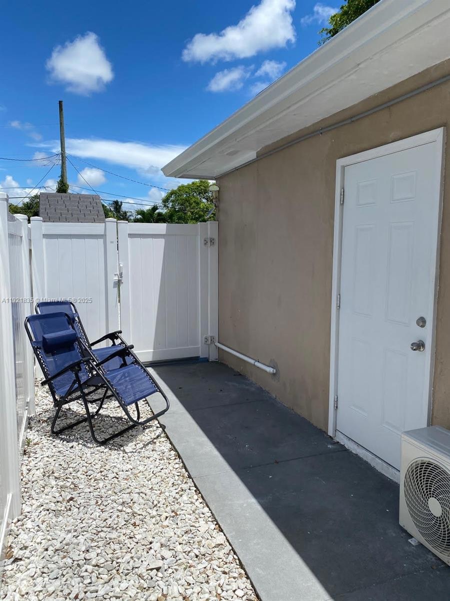 1125 NE 143rd St unit 101, North Miami, FL 33161 - photo 1