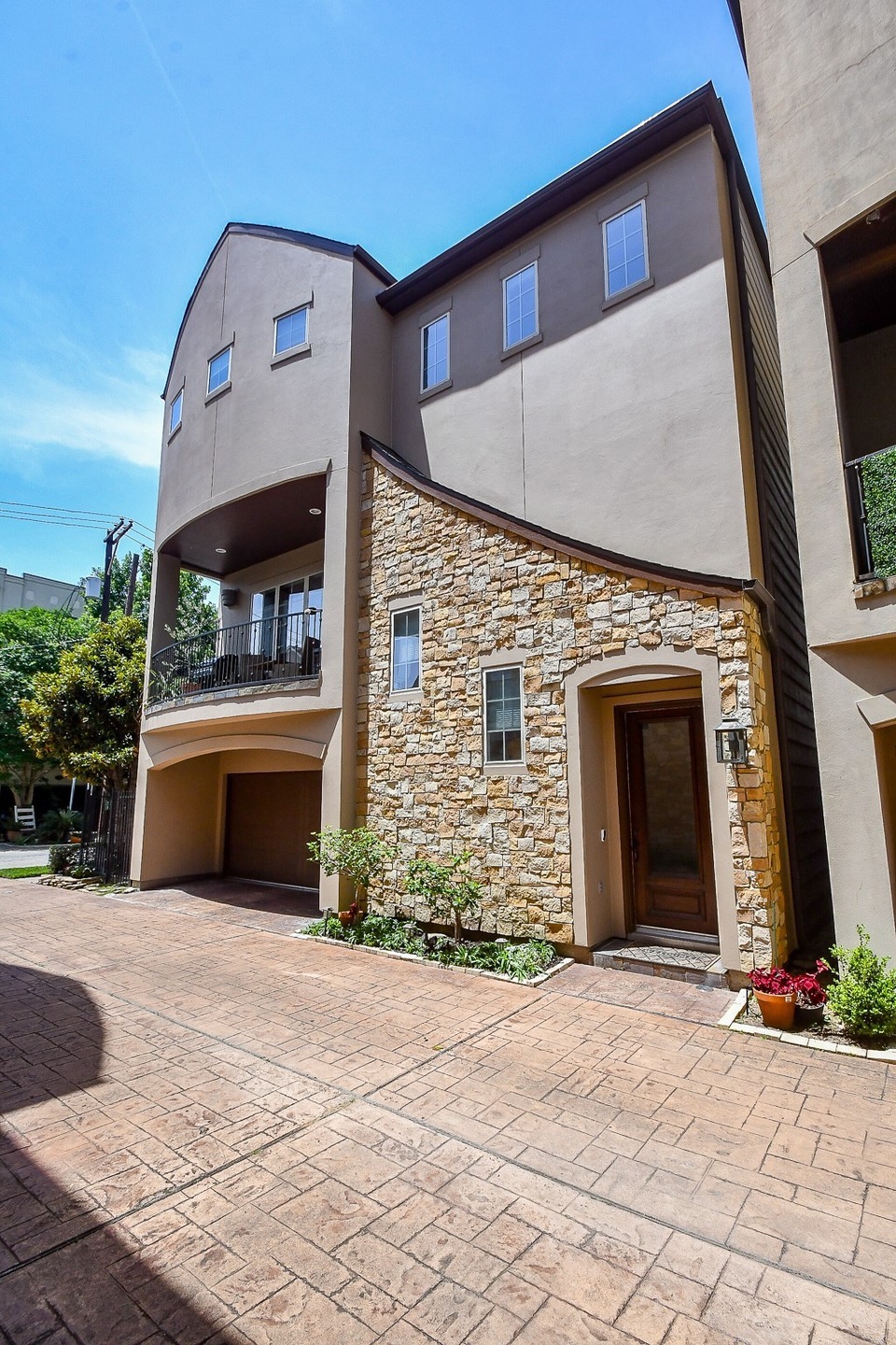 Welcome home to this lovely jewel in Rice Military