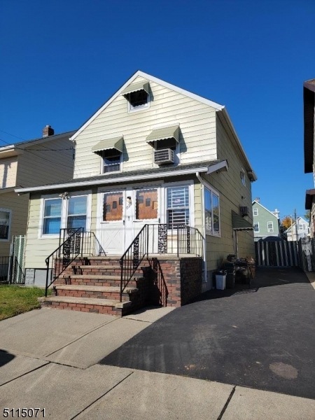 639 Devine Ave, Elizabeth, NJ 07202 - photo 1