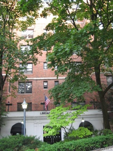 1 Broad Pkwy unit 6E, White Plains, NY 10601 - photo 1
