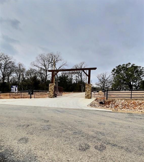 139 Red Oak Dr, Decatur, TX 76234 - photo 1