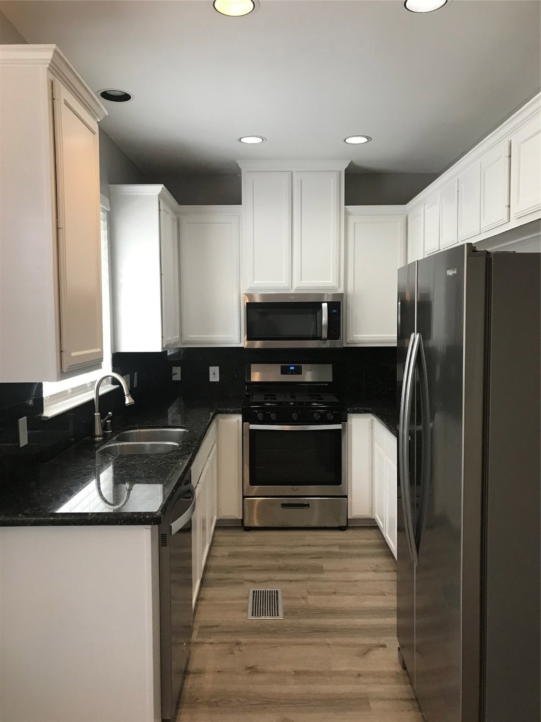 1906 Vermont St unit E, Houston, TX 77019 - photo 1