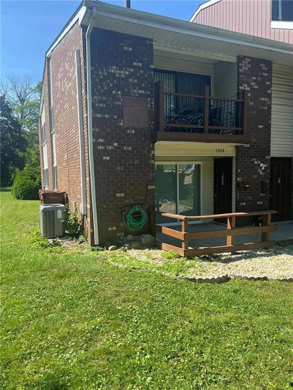 1554 Creekside Rd, Whitehall, PA 18052 - photo 1