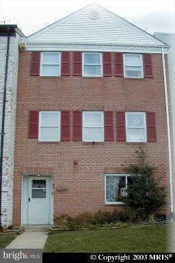 2255 Cedar Ln, Vienna, VA 22182 - photo 1