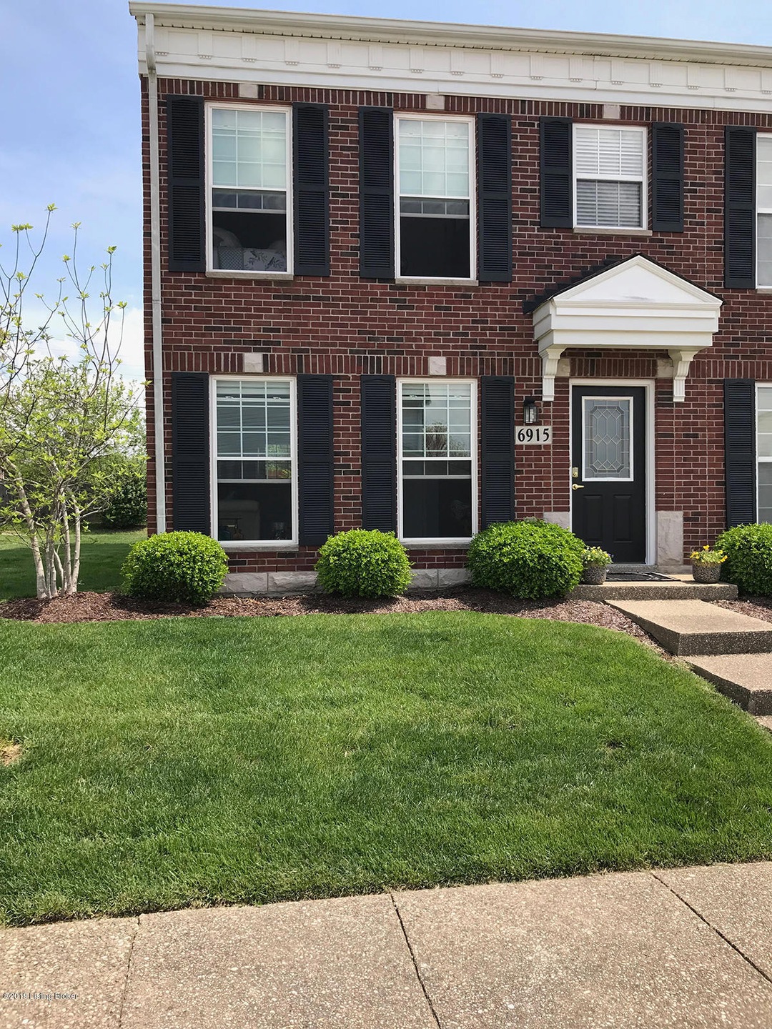 6915 Arbor Creek Dr, Louisville, KY 40228 - photo 1