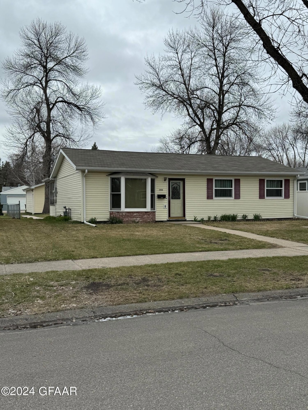 1506 S 19th St, Grand Forks, ND 58201 - photo 1