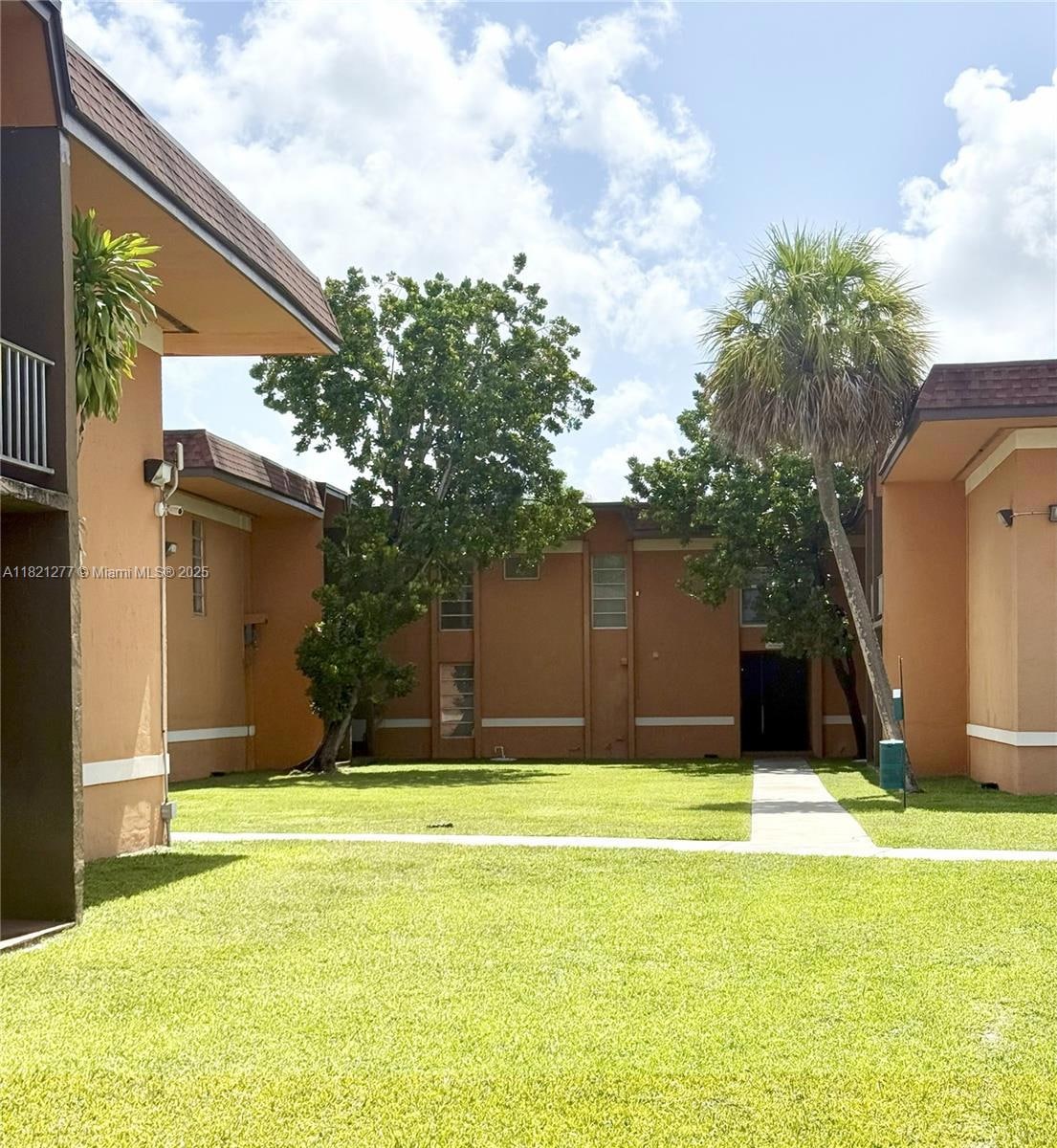 9449 SW 76th St unit T2, Miami, FL 33173 - photo 1