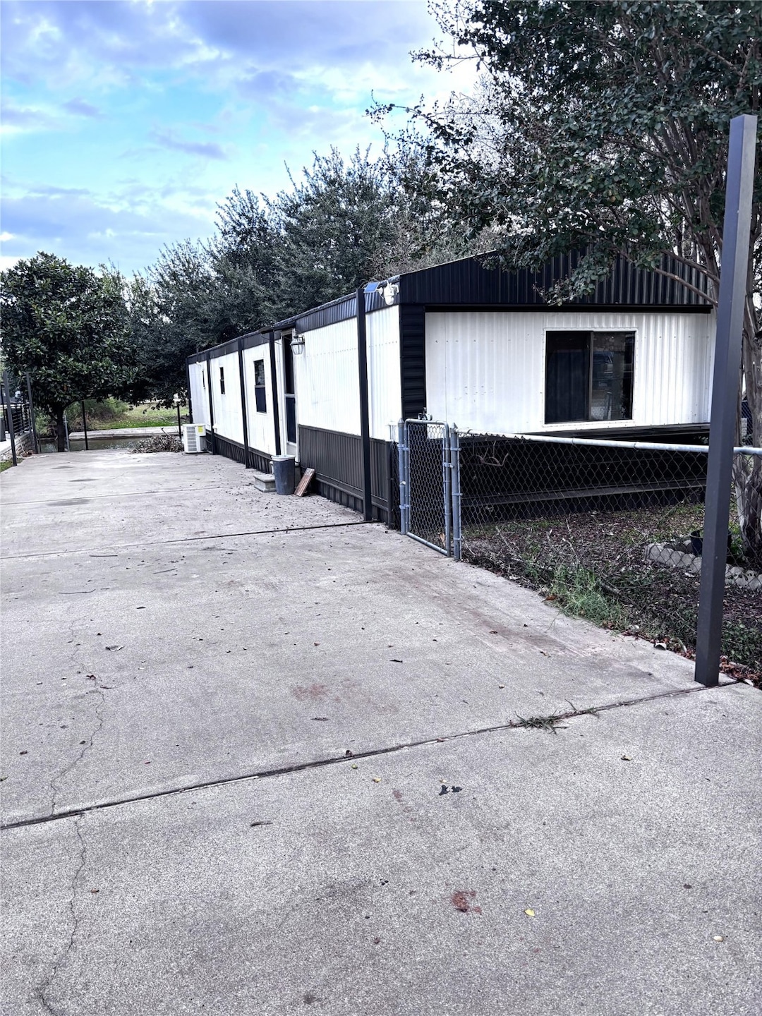 3407 Samoan Ct, Granbury, TX 76048 - photo 1