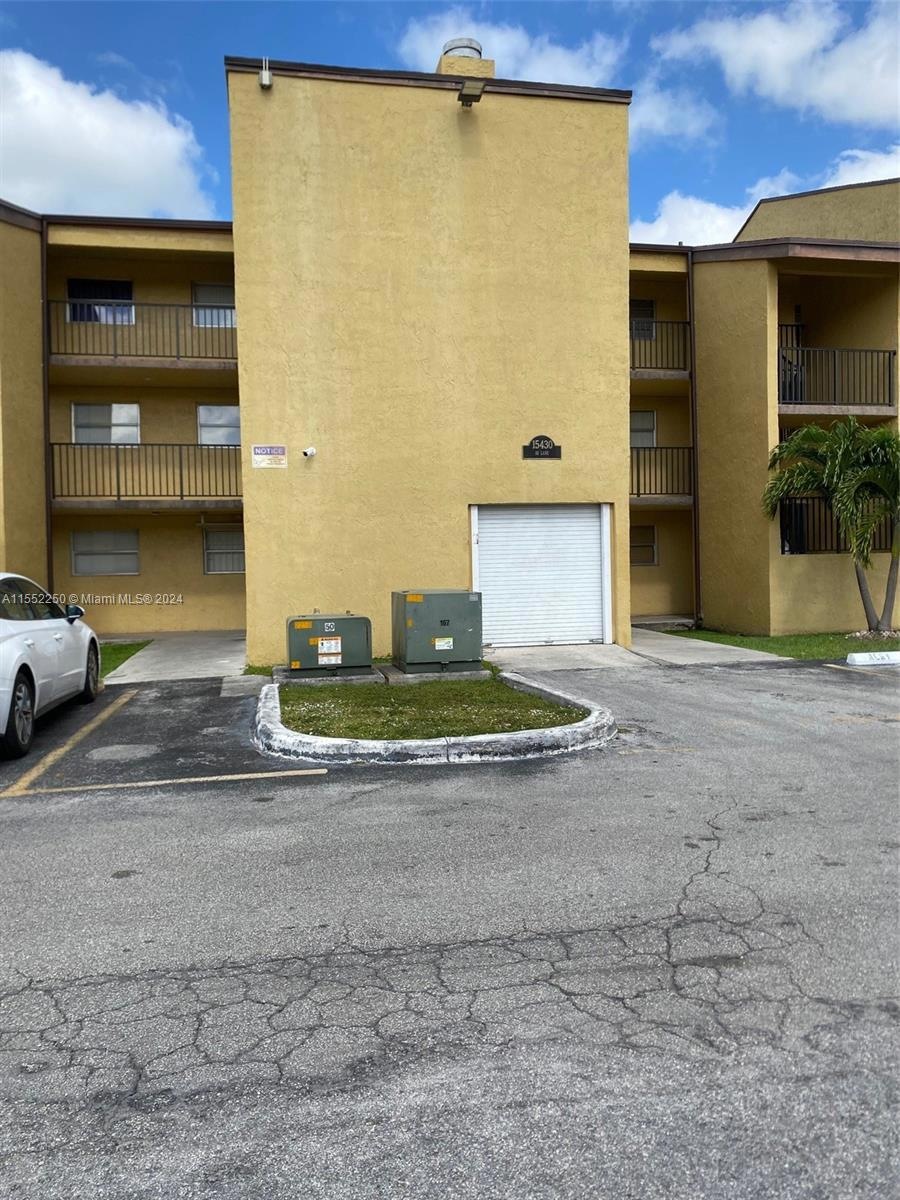 15430 SW 82nd Ln unit 611, Miami, FL 33193 - photo 1