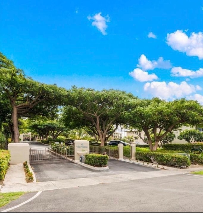 Secure, gated entry to the Vista Waikoloa community.