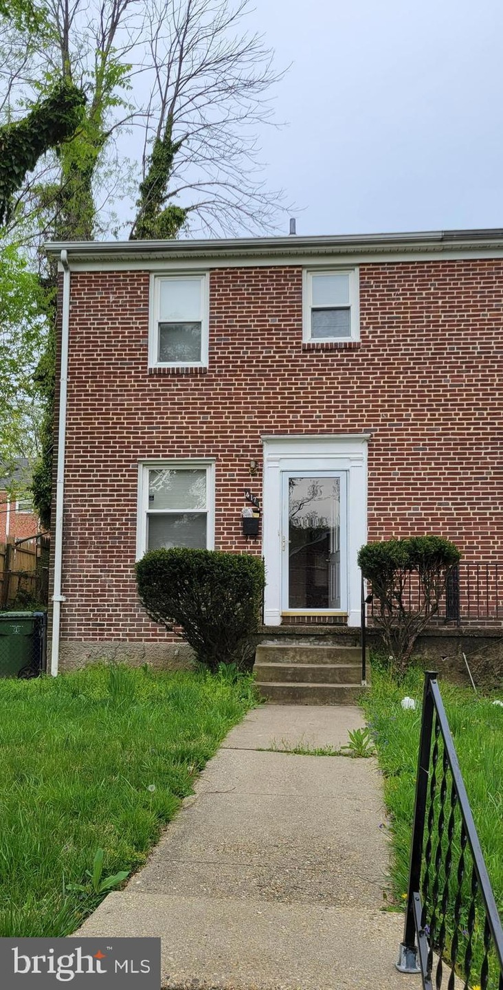 417 S Wickham Rd, Baltimore, MD 21229 - photo 1