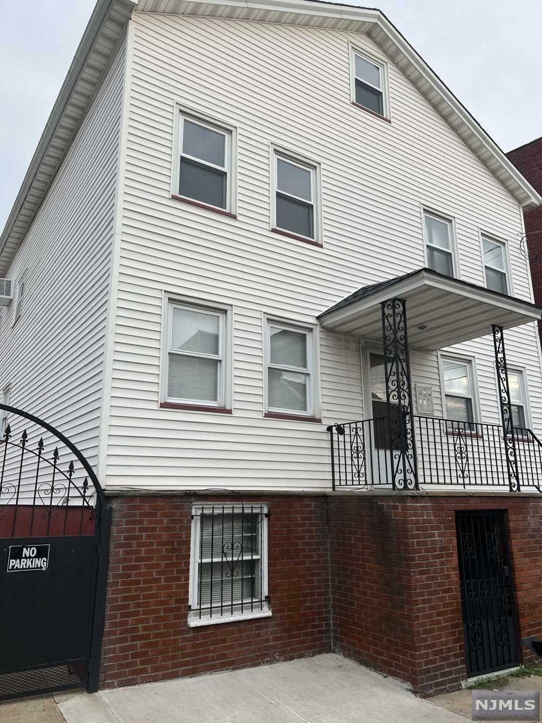 112 Mcwhorter St unit G/F 2, Newark, NJ 07105 - photo 1