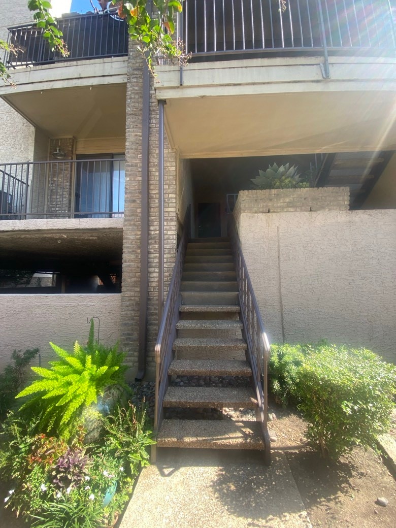 4777 Cedar Springs Rd unit 5B, Dallas, TX 75219 - photo 1