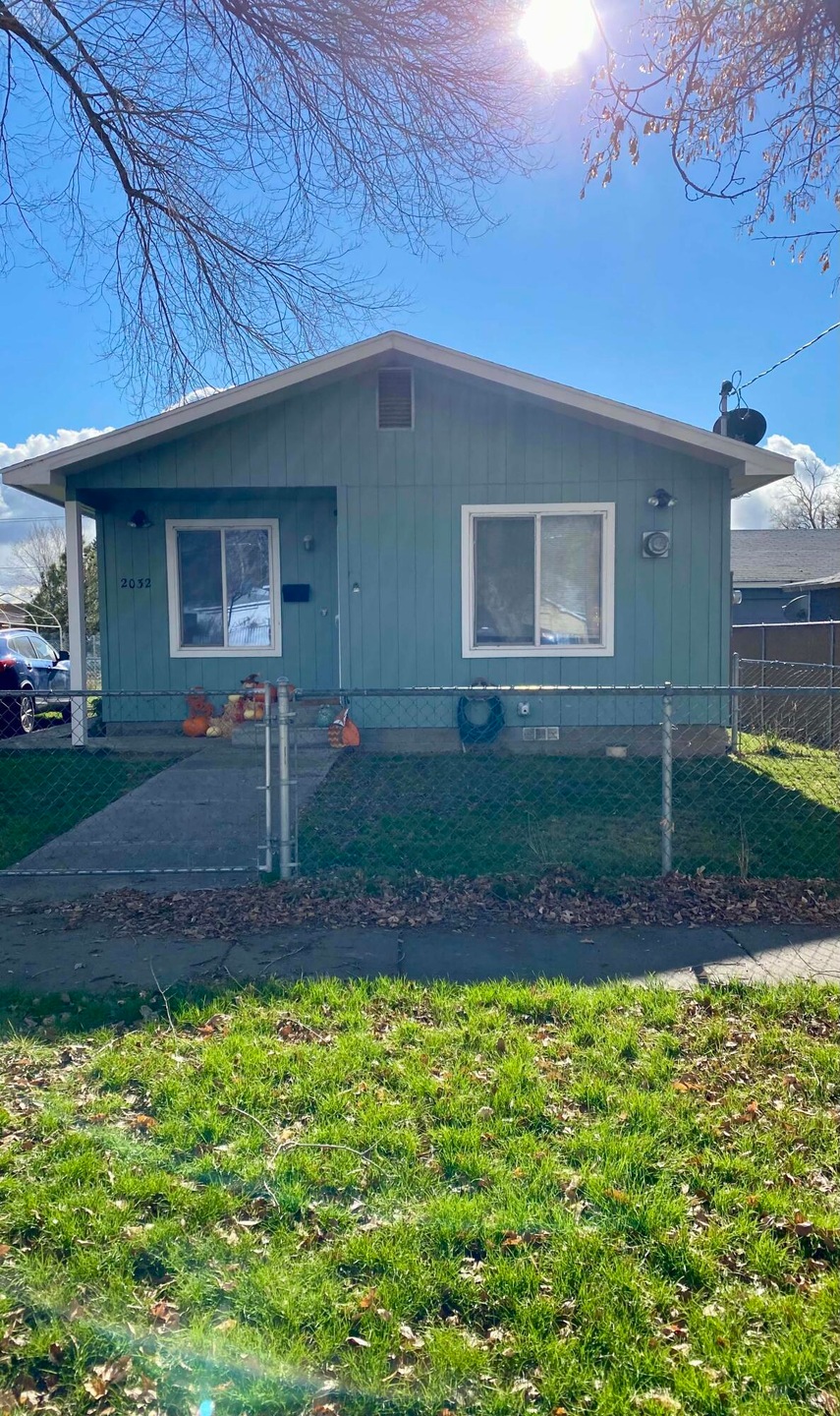 2032 Wantland Ave, Klamath Falls, OR 97601 - photo 1