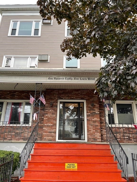 185 Lewis St unit 5, Lynn, MA 01902 - photo 1