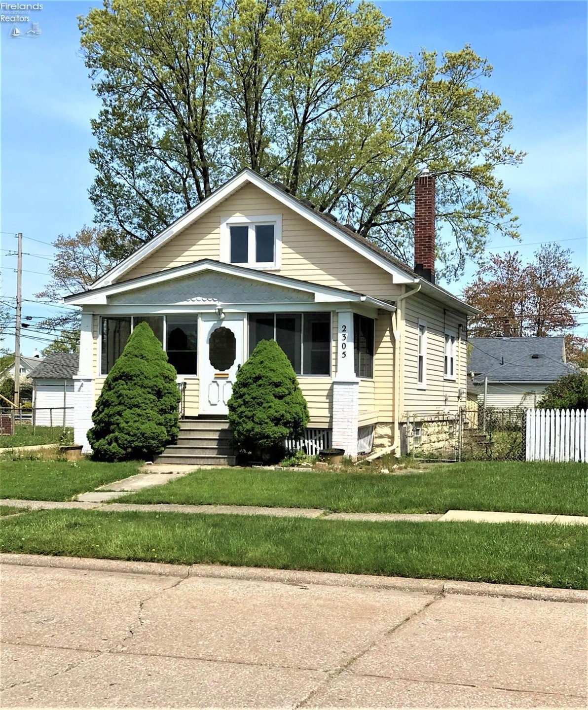 2305 E 33rd St, Lorain, OH 44055 - photo 1