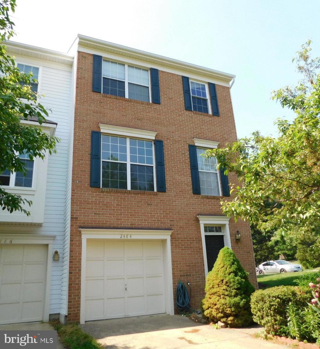 2484 Clover Field Cir, Herndon, VA 20171 - photo 1