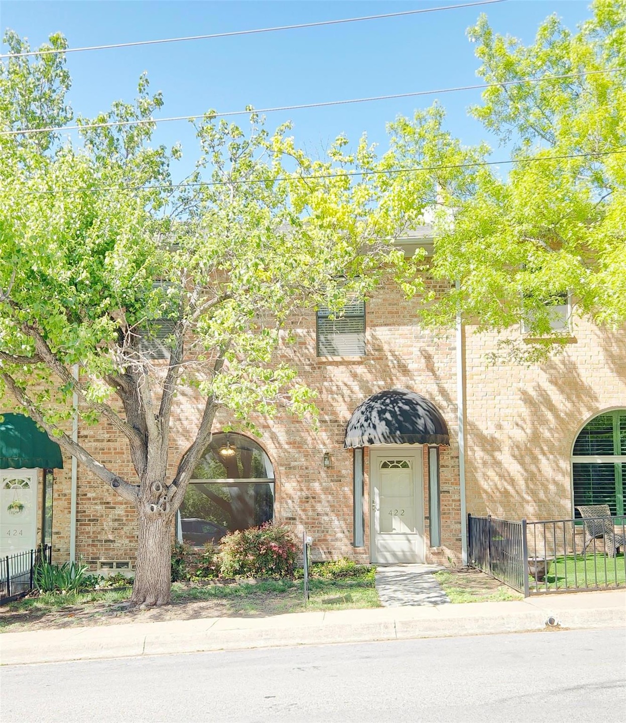 422 W Oak St, Weatherford, TX 76086 - photo 1