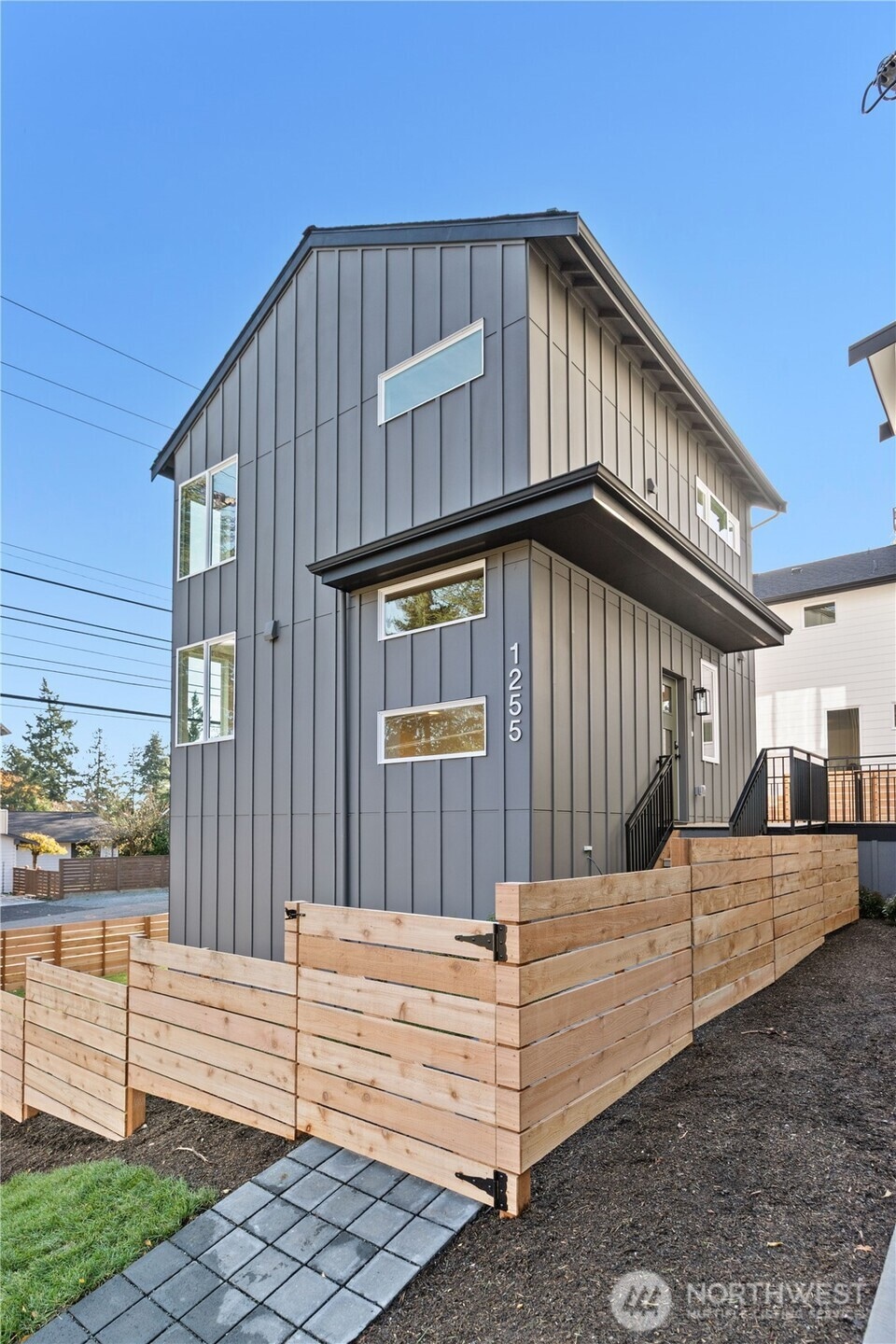 1255 NE 96th St, Seattle, WA 98115 - photo 1