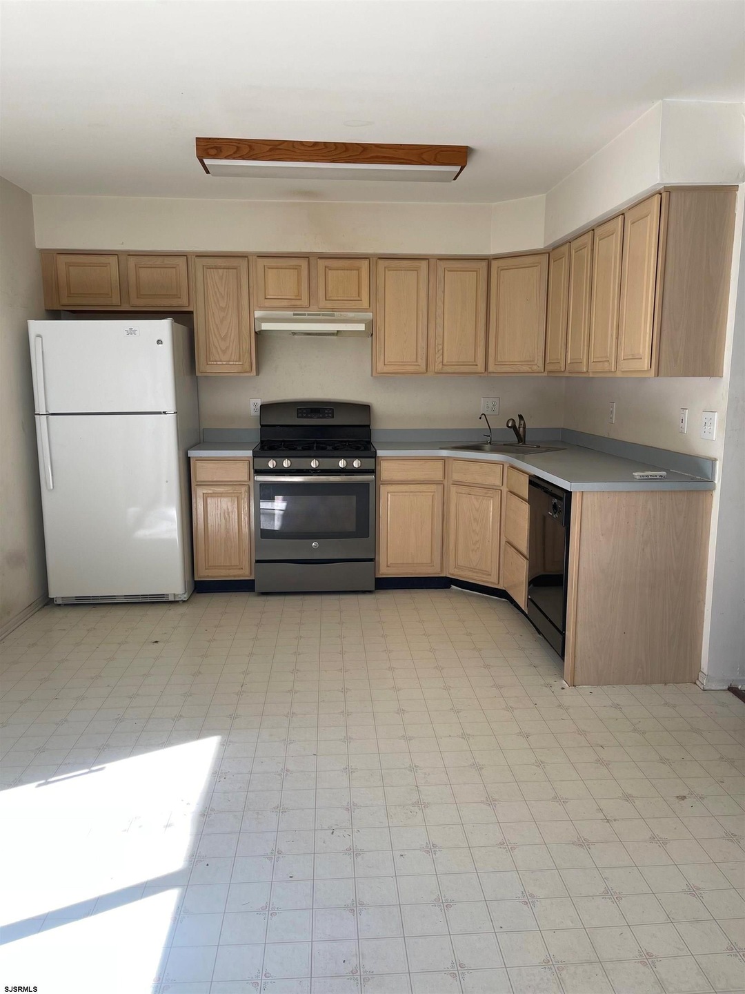 2708 Grange Ct unit 2708, Mays Landing, NJ 08330 - photo 1