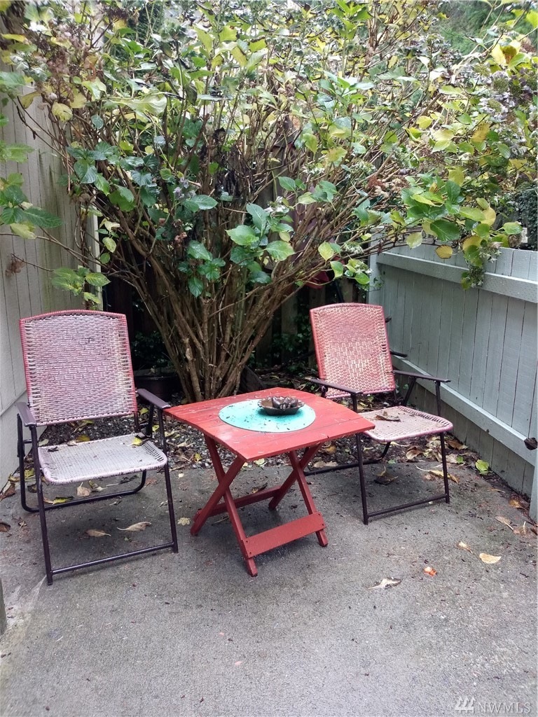 23317 Edmonds Way unit 4, Edmonds, WA 98026 - photo 1