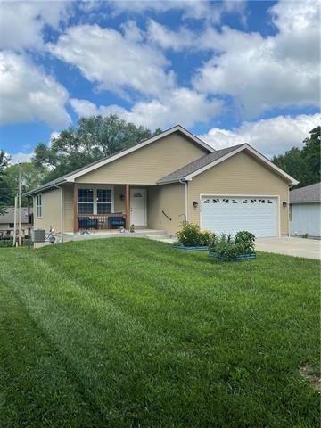 1009 N 4th St, Lansing, KS 66043 - photo 1