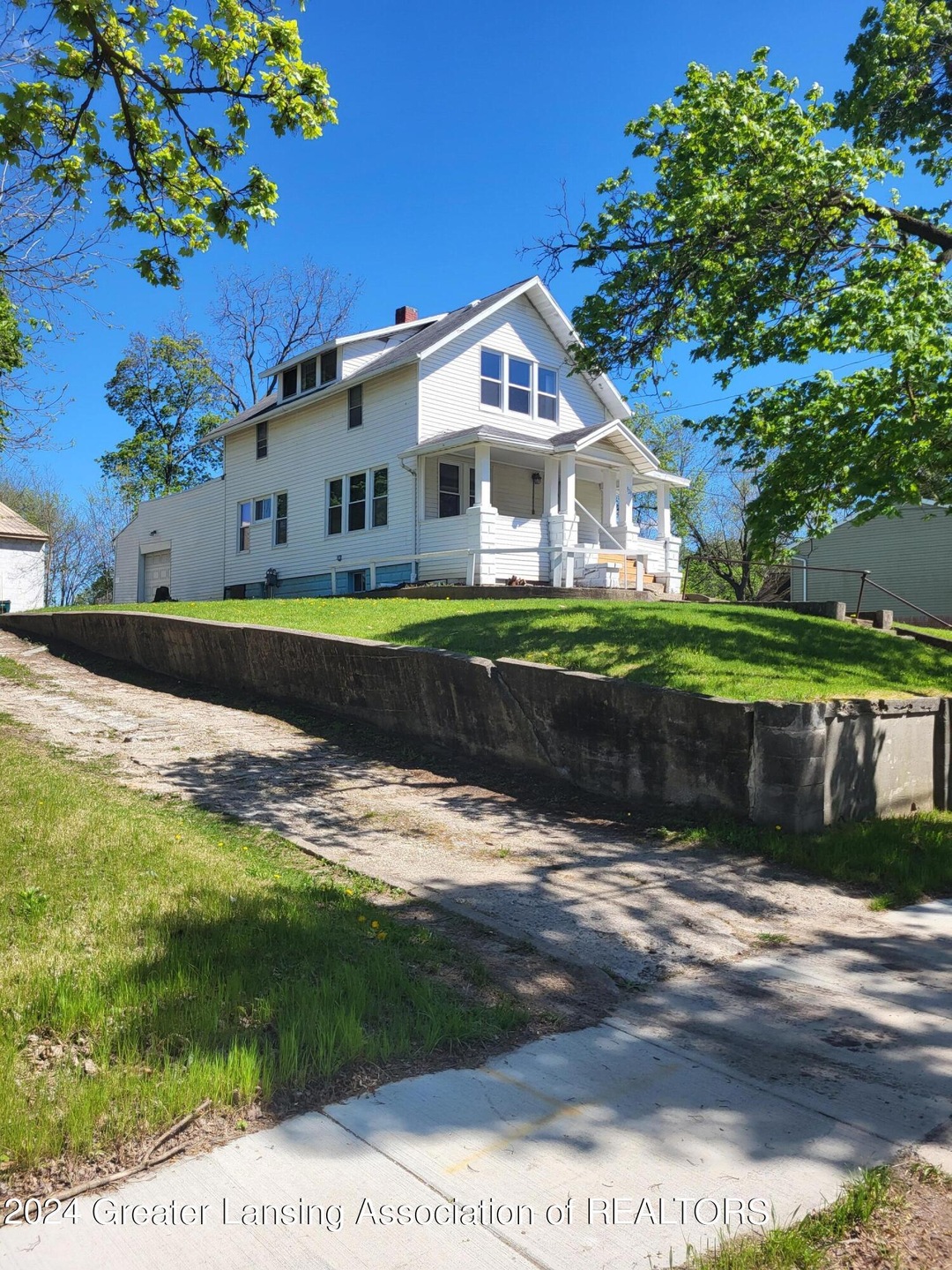 929 Dakin St, Lansing, MI 48912 - photo 1