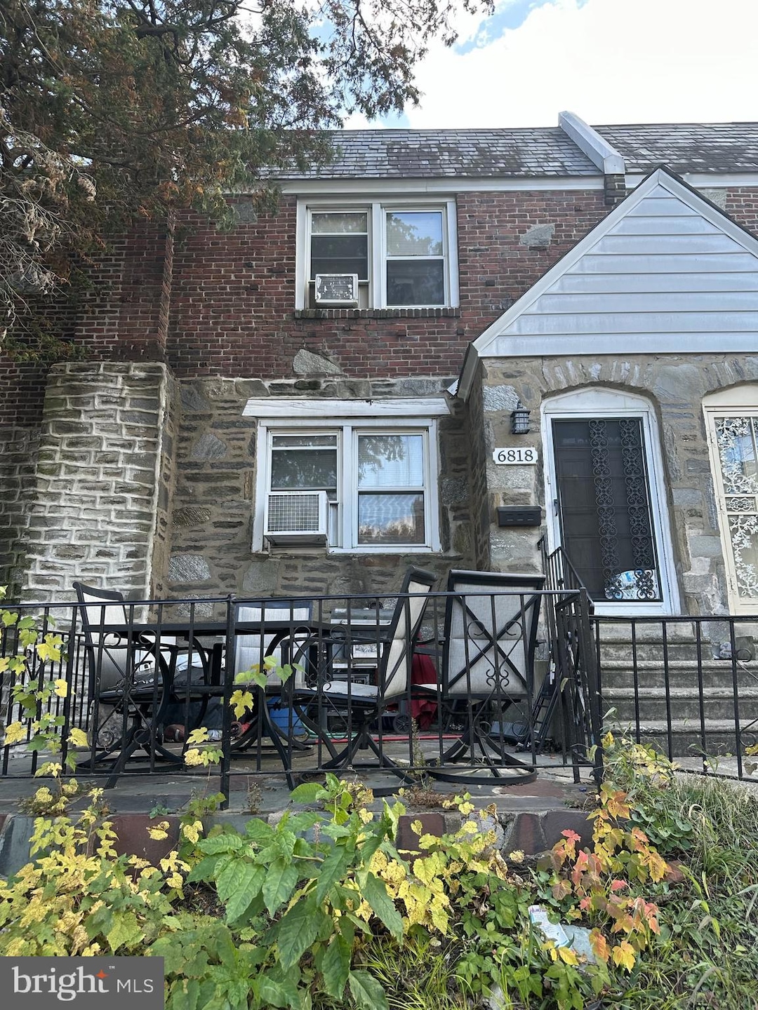 6818 Radbourne Rd, Upper Darby, PA 19082 - photo 1