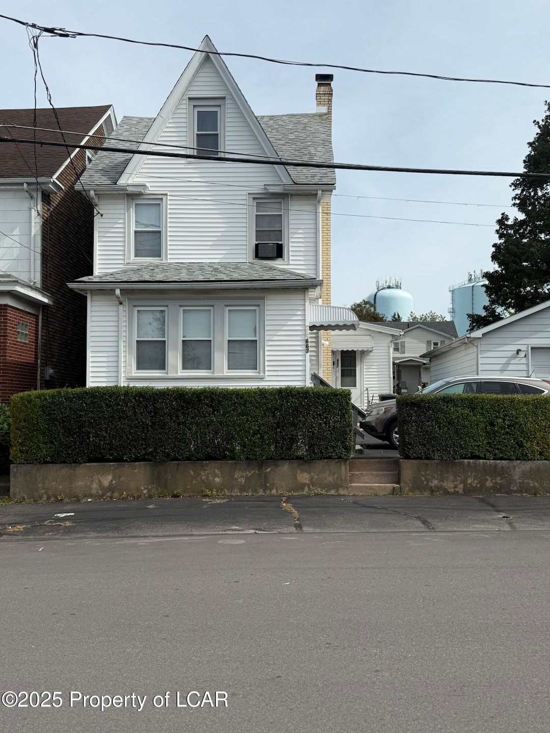667 Roosevelt St, Hazleton, PA 18201 - photo 1