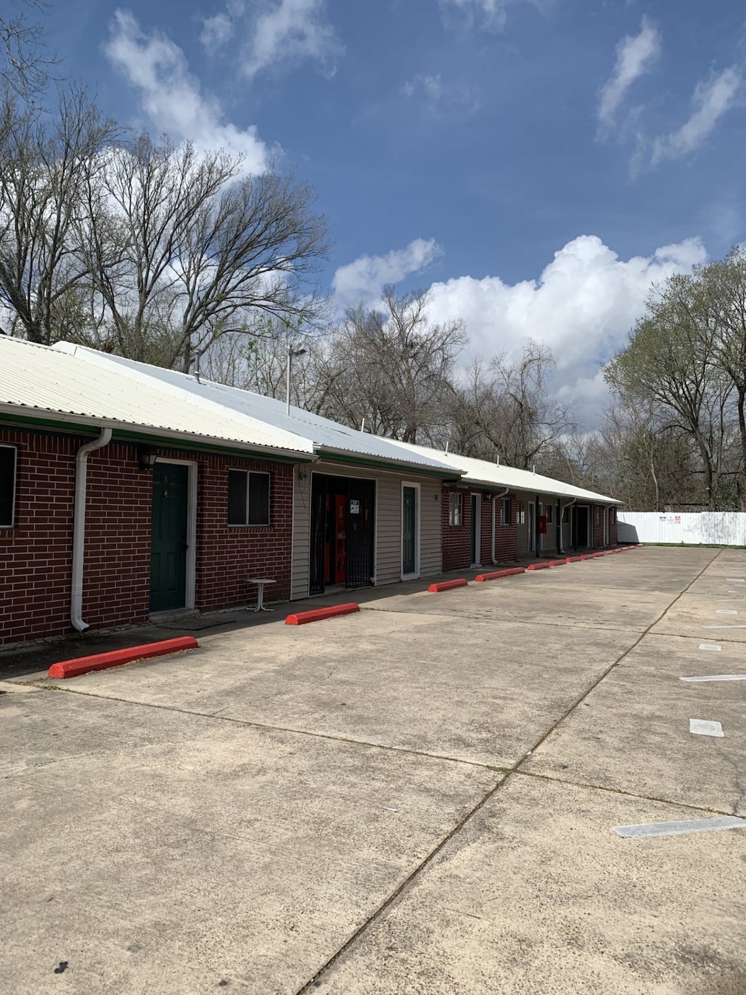 Quiet & clean 16-unit complex