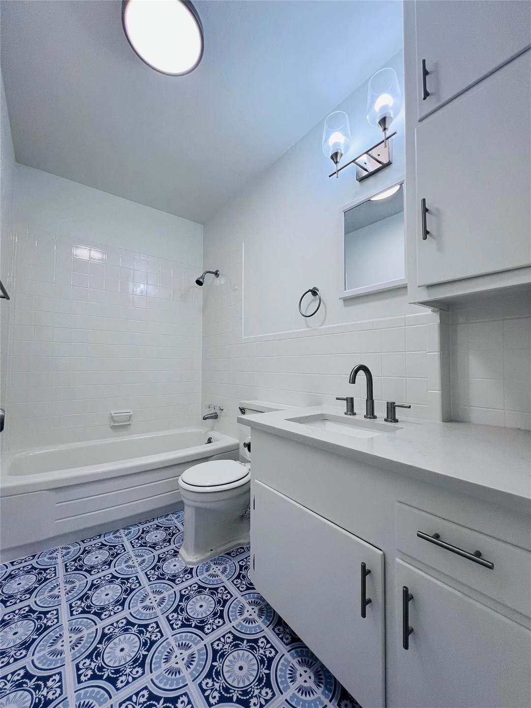 6005 Cameron Rd unit B, Austin, TX 78723 - photo 1