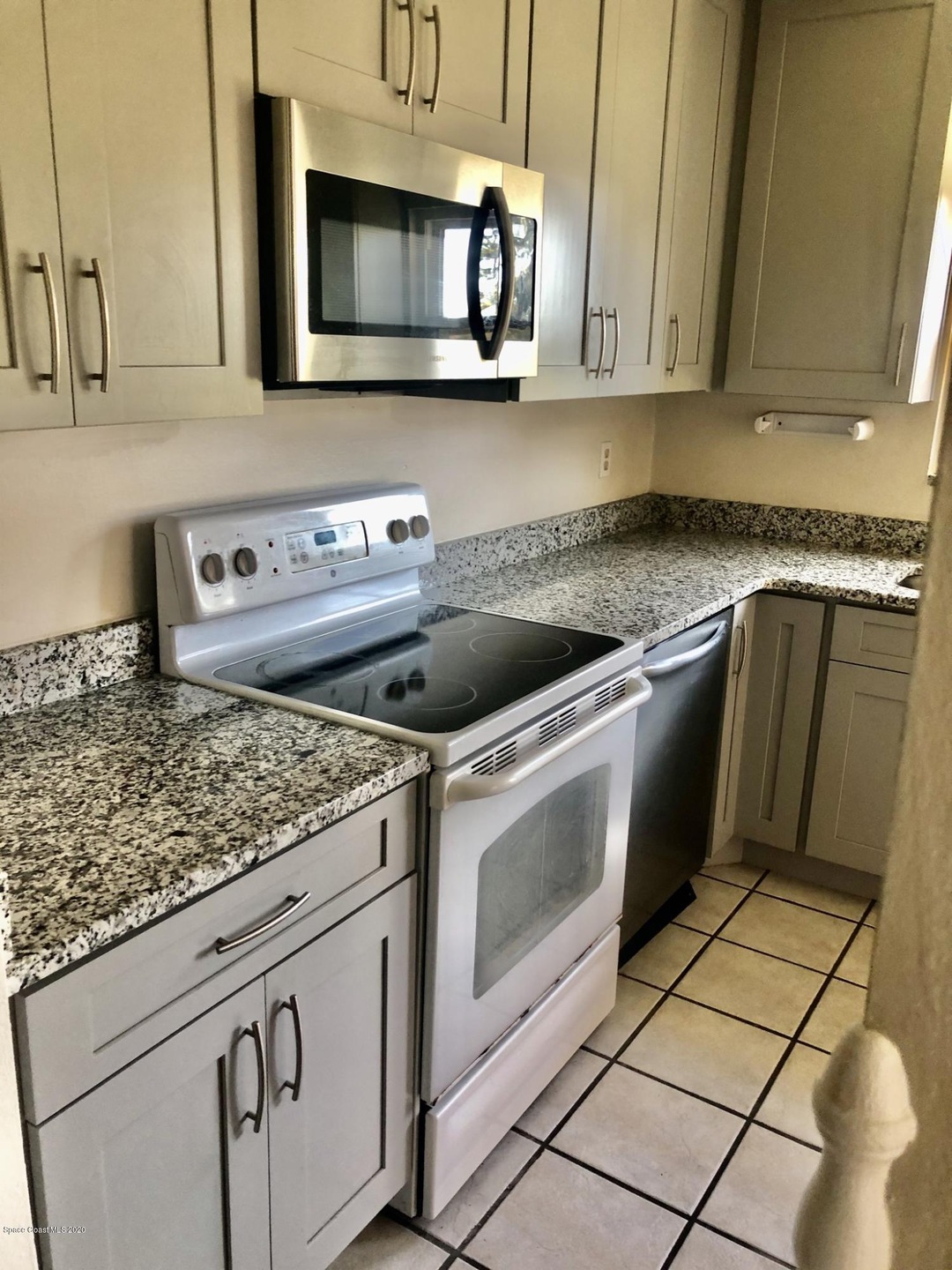 1FA0EDF3-1436-44E6-A07F-117890AA4D48