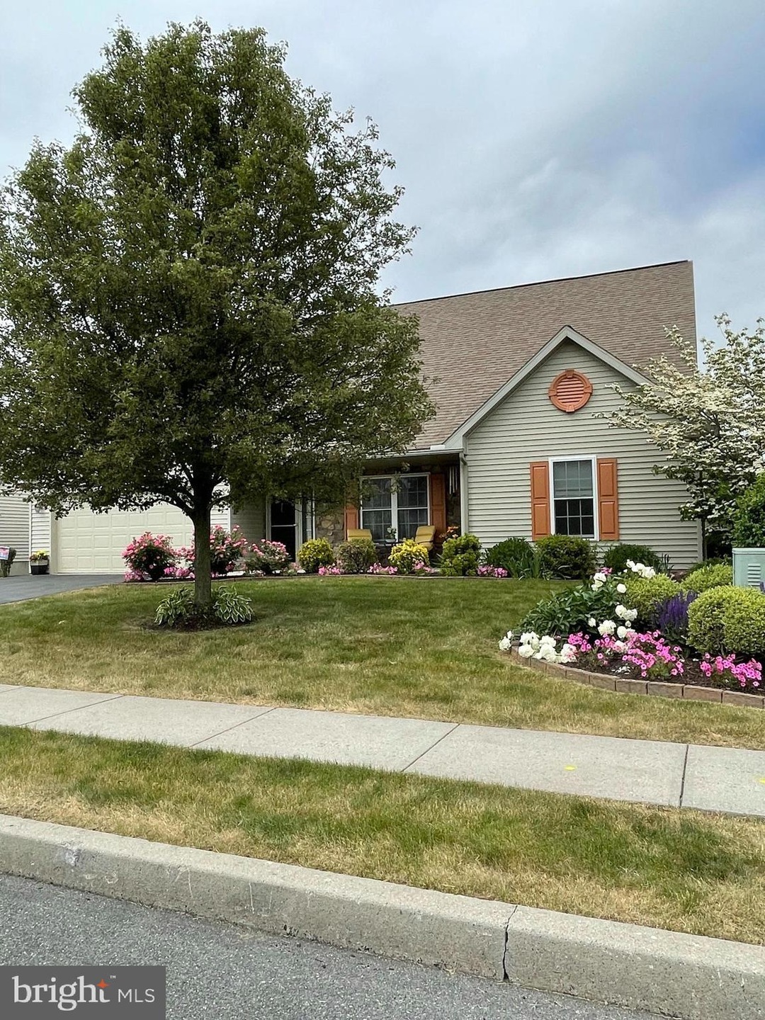 146 N Cacoosing Dr, Reading, PA 19608 - photo 1