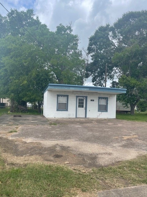 1824 W Highway 6, Alvin, TX 77511 - photo 1