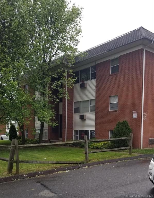 33 Dunlay St unit 10, New Britain, CT 06051 - photo 1