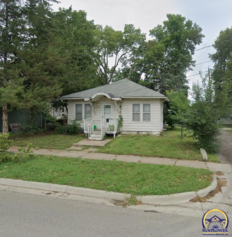 1834 SW Willow Ave, Topeka, KS 66606 - photo 1