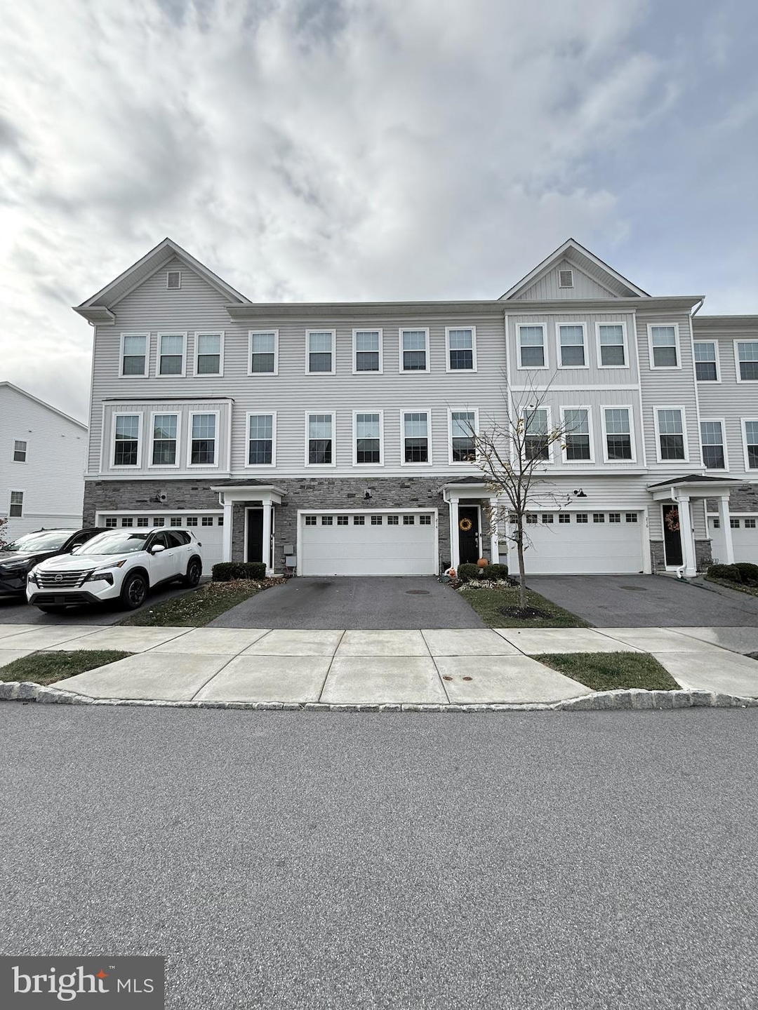 214 Red Leaf Ln, Exton, PA 19341 - photo 1