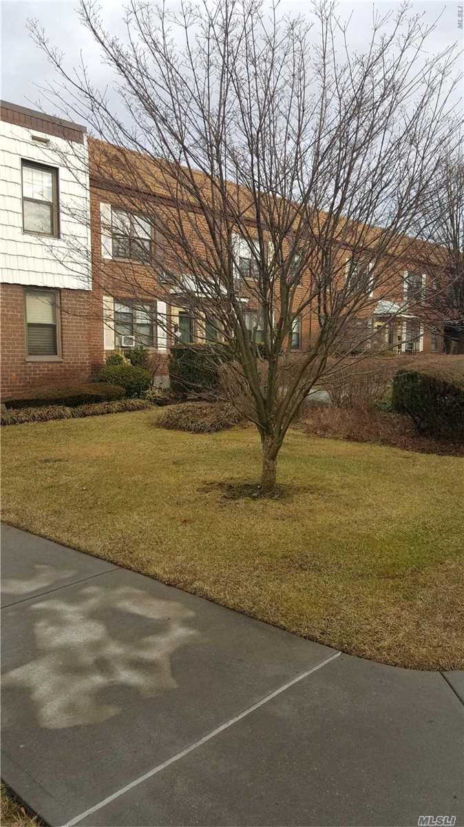 70-21 Park Dr E unit B, Flushing, NY 11367 - photo 1