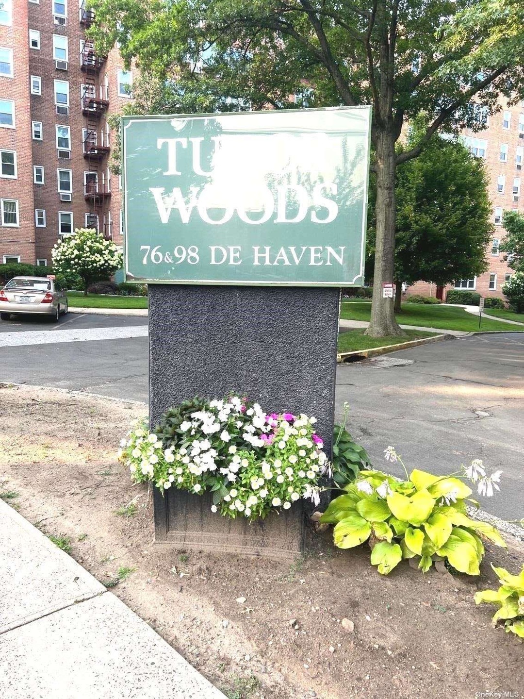 98 Dehaven Dr unit 1A, Yonkers, NY 10703 - photo 1