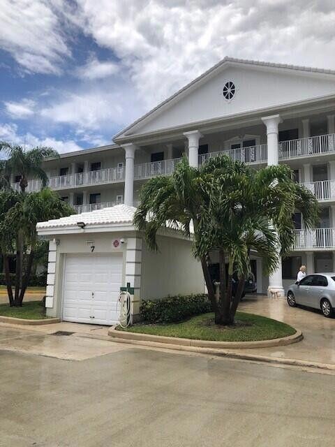 2811 Village Blvd unit 2020, West Palm Beach, FL 33409 - photo 1