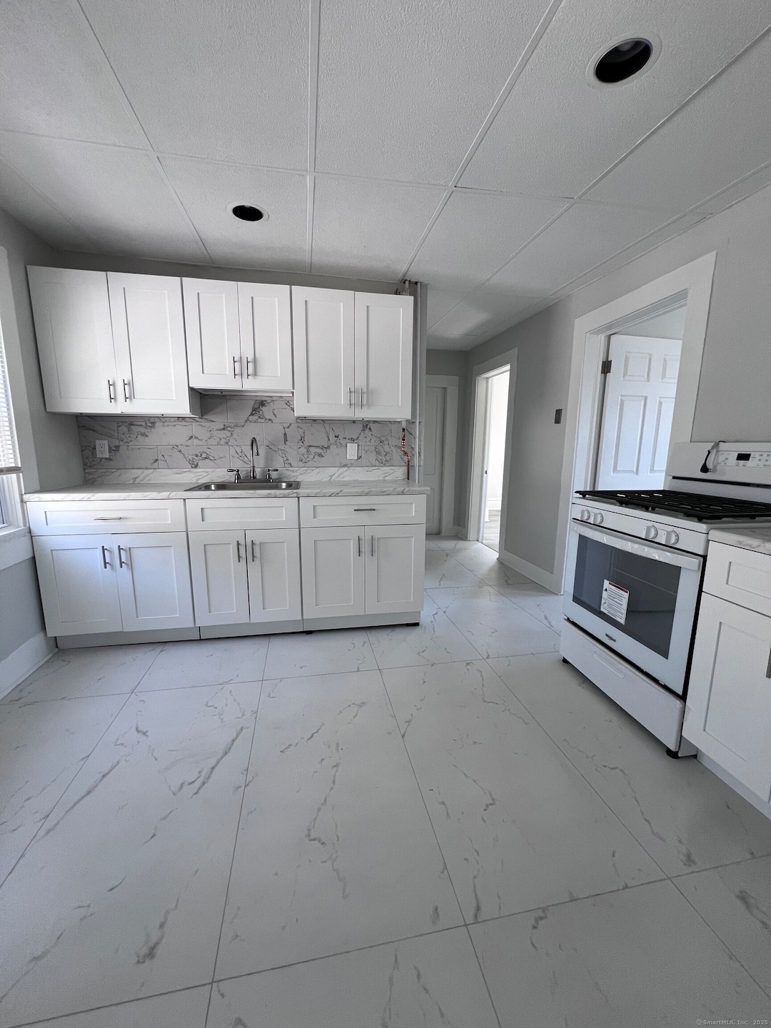 81 Jetland St unit 2, Bridgeport, CT 06605 - photo 1