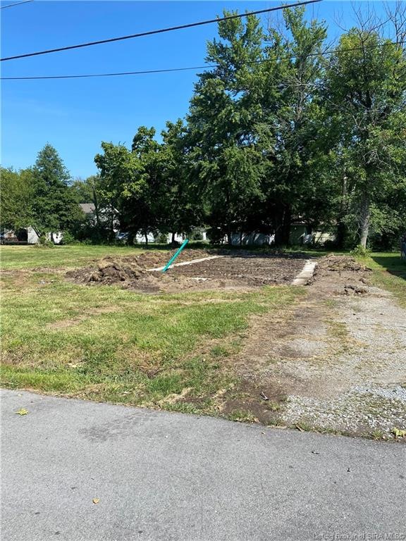 580 W Maple St, Austin, IN 47102 - photo 1