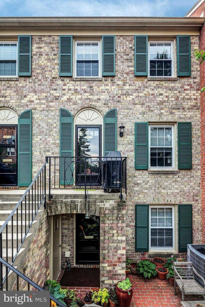 1640 Beekman Place NW unit B, Washington, DC 20009 - photo 1