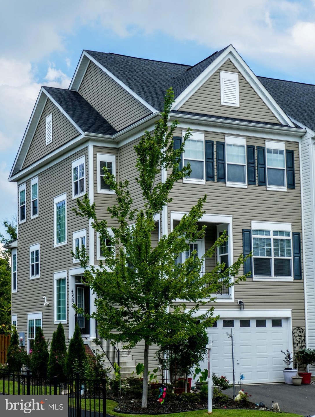 42292 Shoover Square, Chantilly, VA 20152 - photo 1