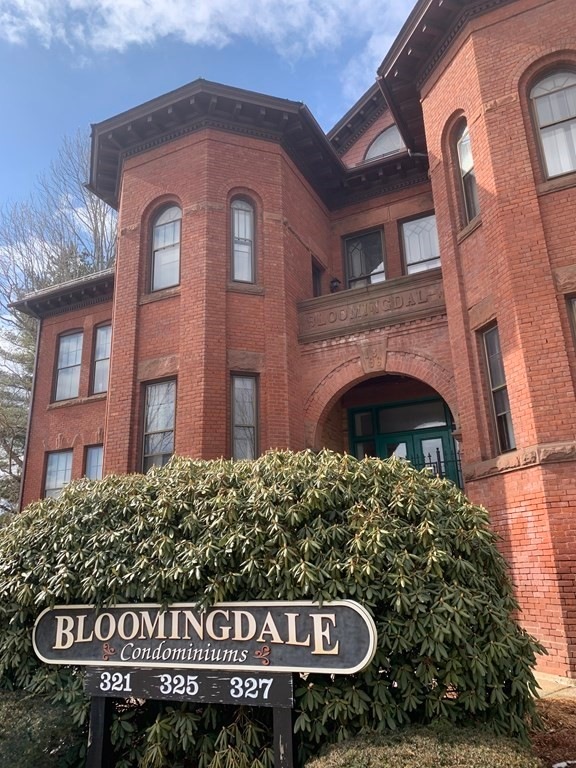 327 Plantation St unit 303, Worcester, MA 01604 - photo 1